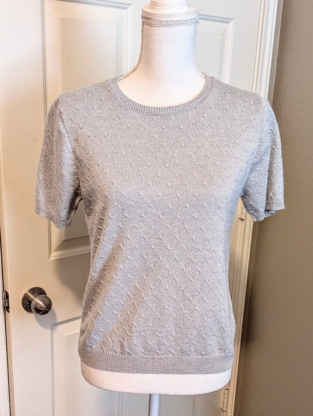 Light Gray/Silver Short-Sleeve Knit Top - Unbranded
